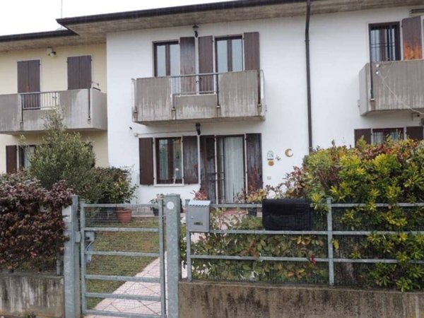 casa indipendente in vendita a Castelnuovo del Garda in zona Oliosi
