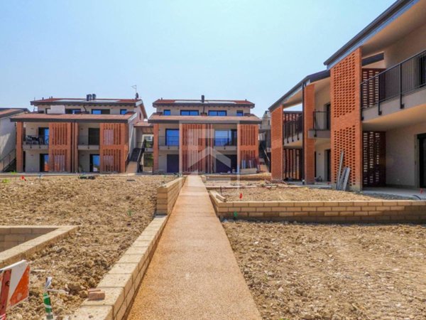 appartamento in vendita a Castelnuovo del Garda in zona Cavalcaselle