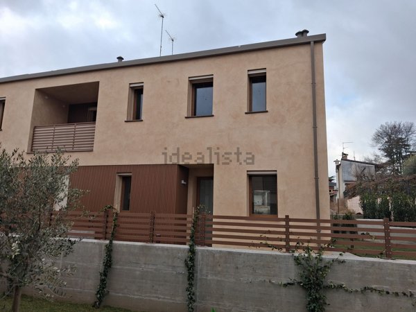 casa indipendente in vendita a Castelnuovo del Garda in zona Cavalcaselle