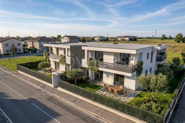 appartamento in vendita a Castelnuovo del Garda in zona Sandrà