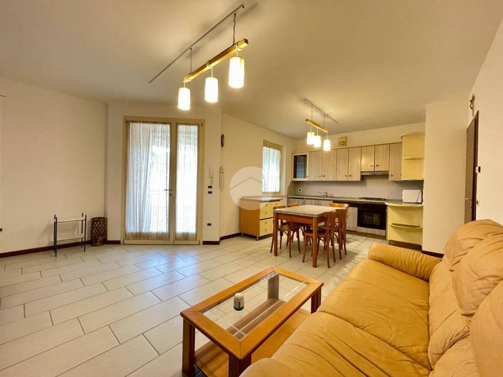 appartamento in vendita a Castelnuovo del Garda in zona Sandrà