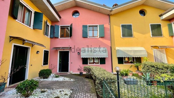 casa indipendente in vendita a Castelnuovo del Garda