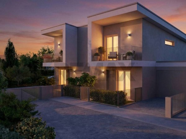 casa indipendente in vendita a Castelnuovo del Garda