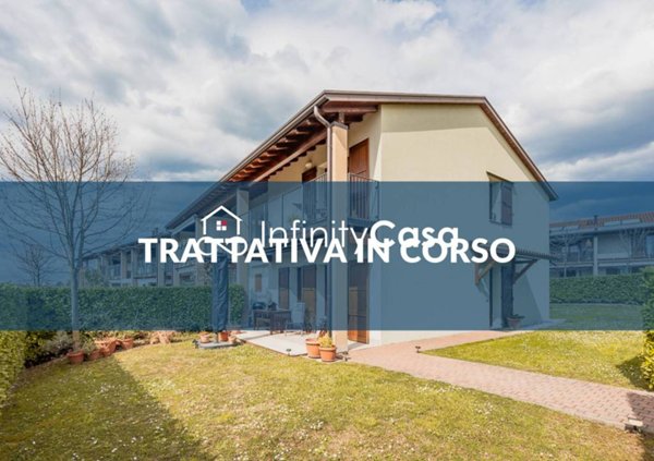 casa indipendente in vendita a Castelnuovo del Garda in zona Sandrà