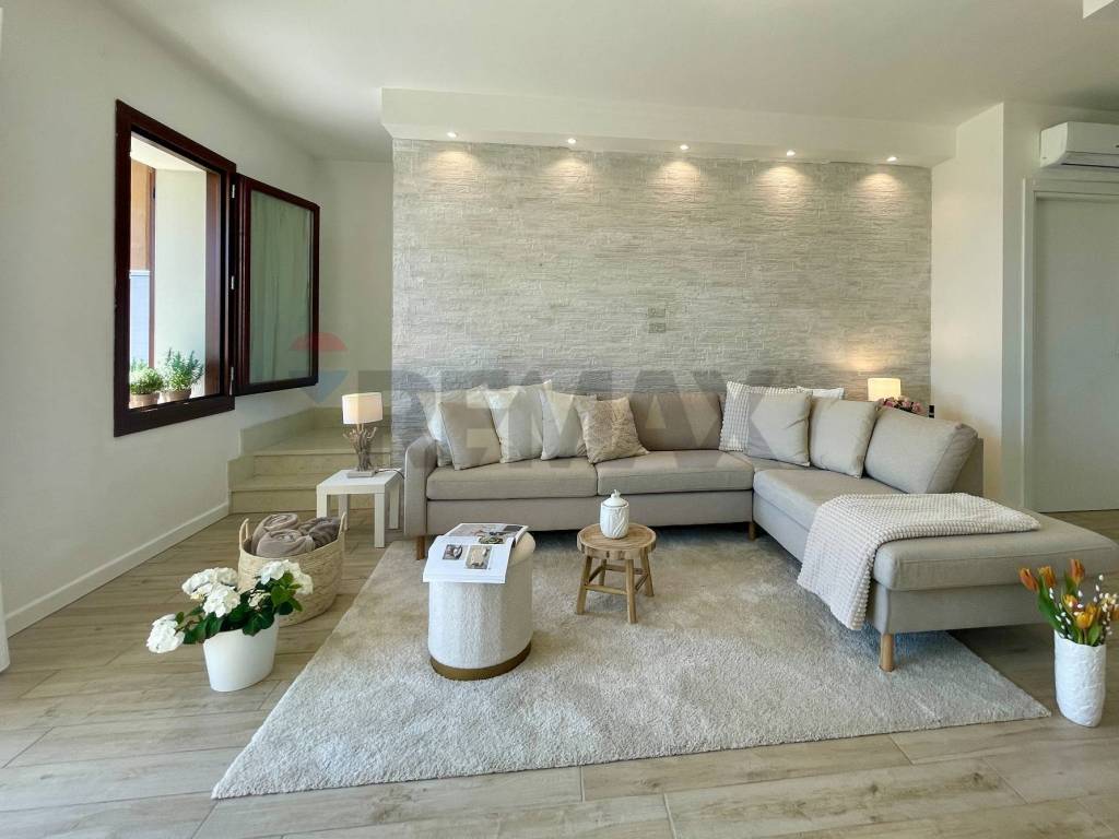 casa indipendente in vendita a Castelnuovo del Garda in zona Sandrà