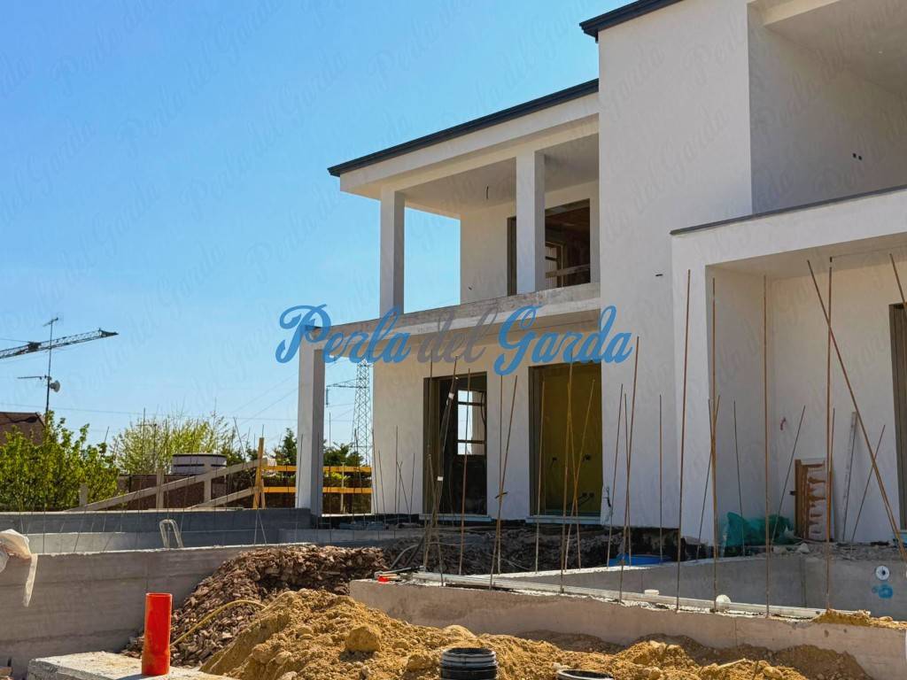 casa indipendente in vendita a Castelnuovo del Garda in zona Cavalcaselle