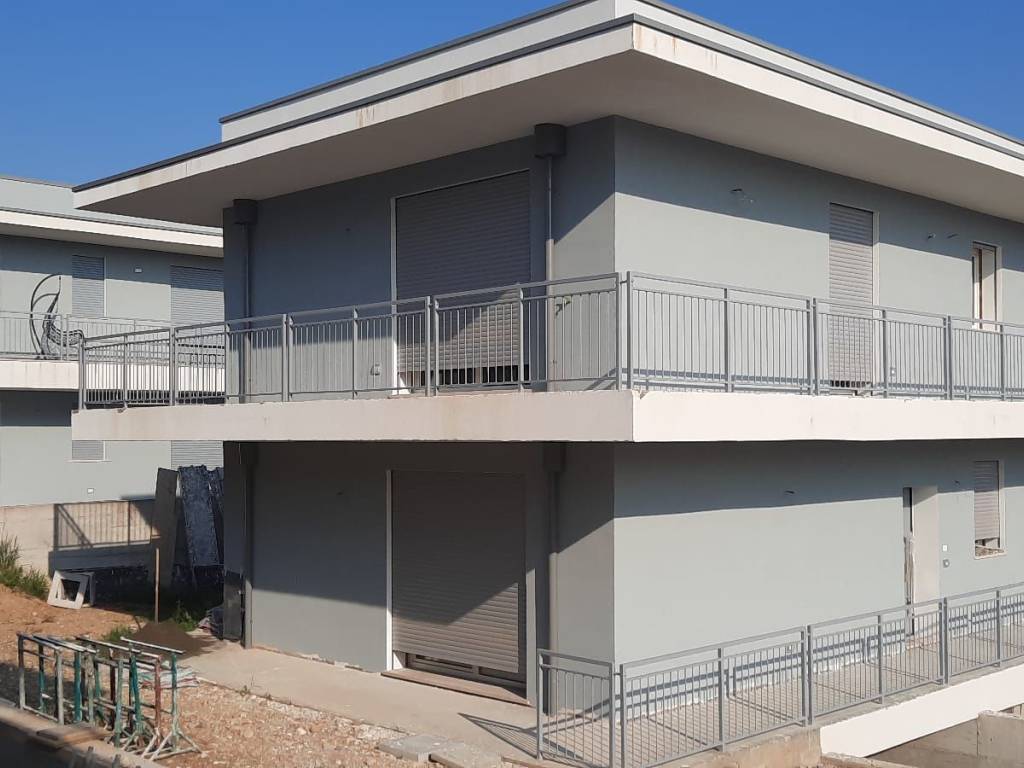 casa indipendente in vendita a Castelnuovo del Garda in zona Cavalcaselle