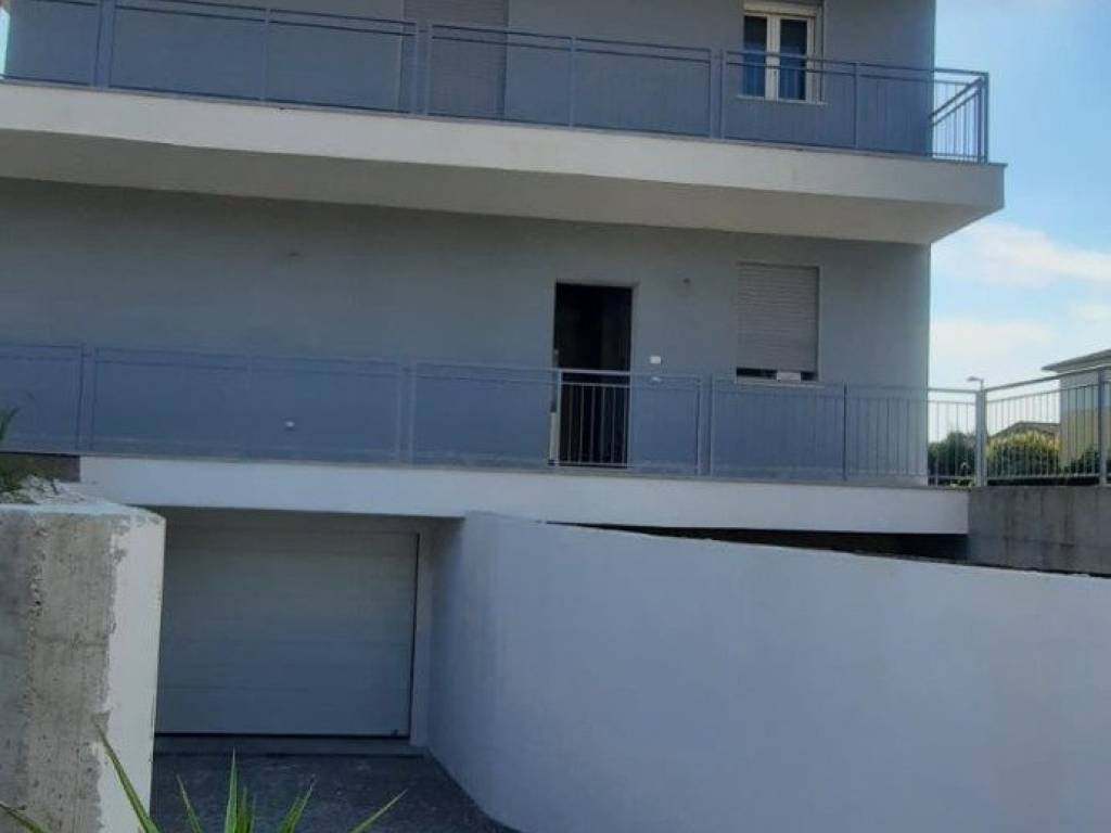 casa indipendente in vendita a Castelnuovo del Garda in zona Cavalcaselle