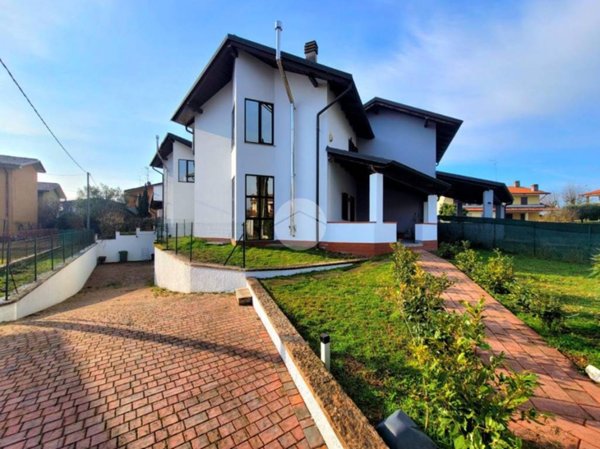 casa indipendente in vendita a Castelnuovo del Garda