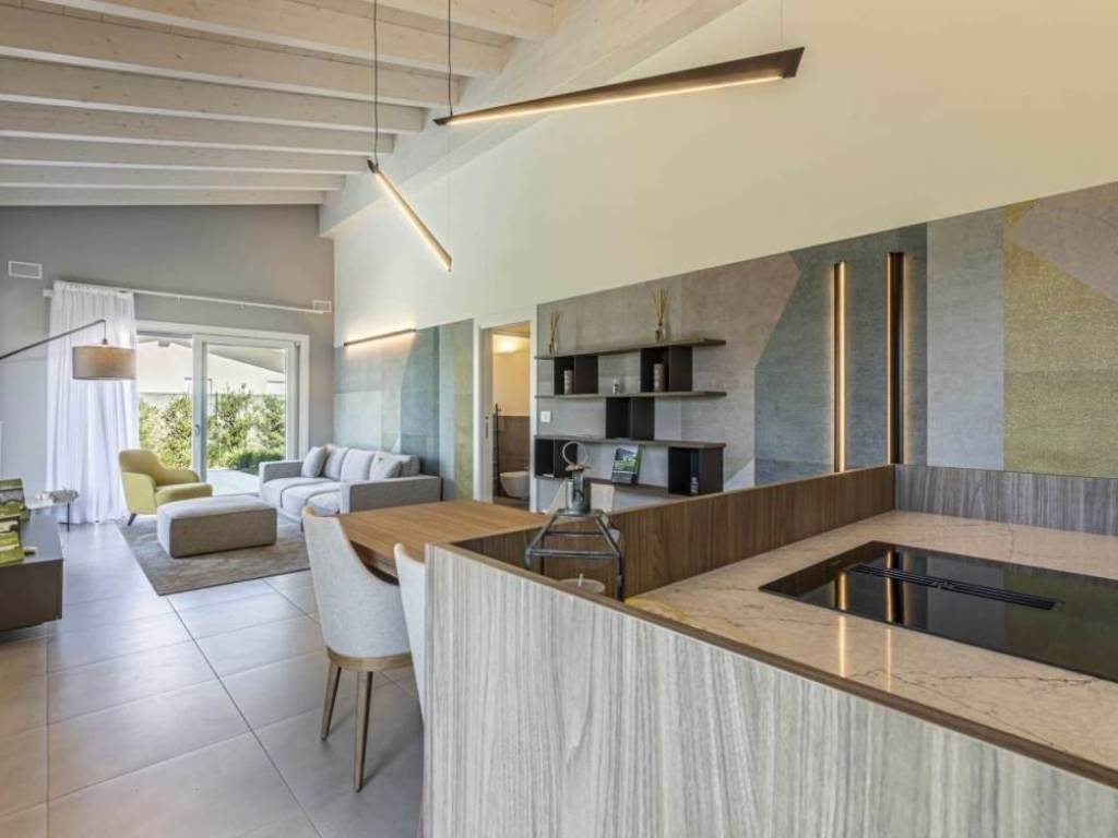 casa indipendente in vendita a Castelnuovo del Garda