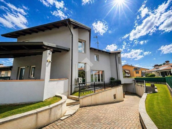 casa indipendente in vendita a Castelnuovo del Garda