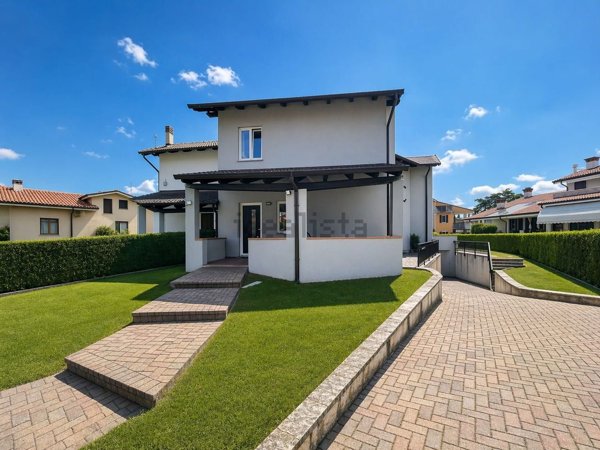 casa indipendente in vendita a Castelnuovo del Garda in zona Cavalcaselle