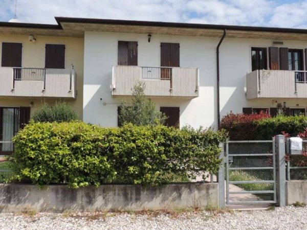 casa indipendente in vendita a Castelnuovo del Garda in zona Oliosi