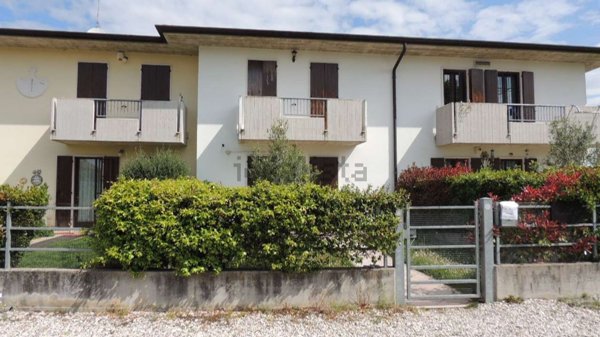 casa indipendente in vendita a Castelnuovo del Garda in zona Oliosi