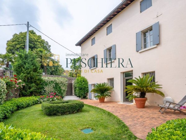 casa indipendente in vendita a Castelnuovo del Garda in zona Sandrà