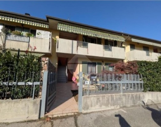 appartamento in vendita a Castelnuovo del Garda in zona Oliosi
