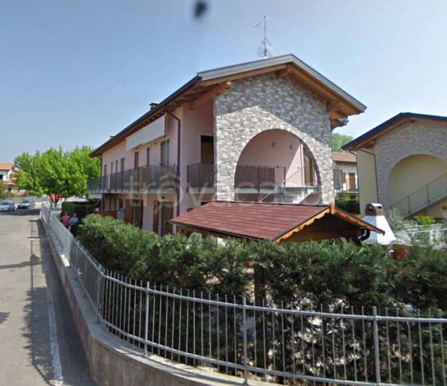 appartamento in vendita a Castelnuovo del Garda in zona Camalavicina