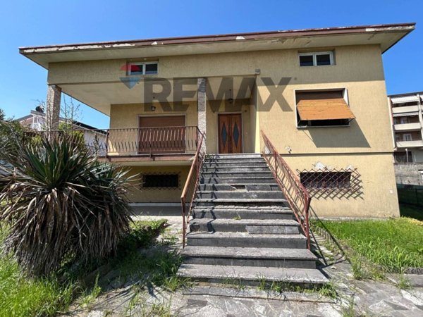 casa indipendente in vendita a Castelnuovo del Garda in zona Cavalcaselle