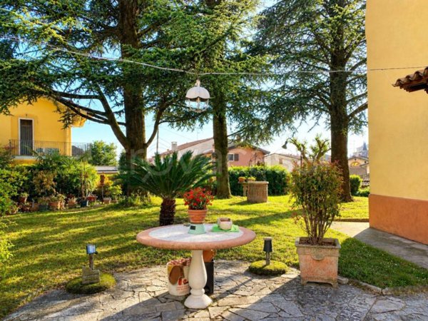 casa indipendente in vendita a Castelnuovo del Garda in zona Cavalcaselle