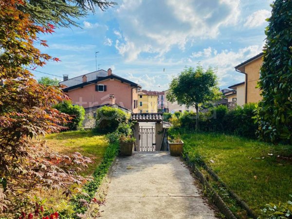 casa indipendente in vendita a Castelnuovo del Garda in zona Cavalcaselle
