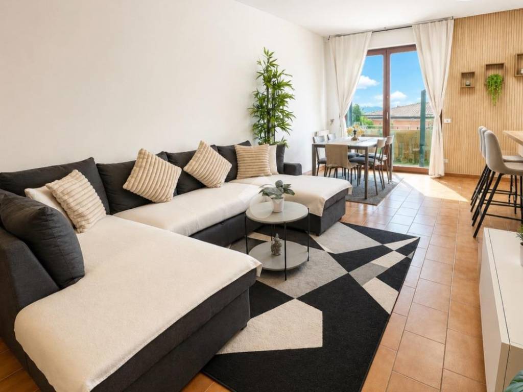 appartamento in vendita a Castelnuovo del Garda in zona Sandrà