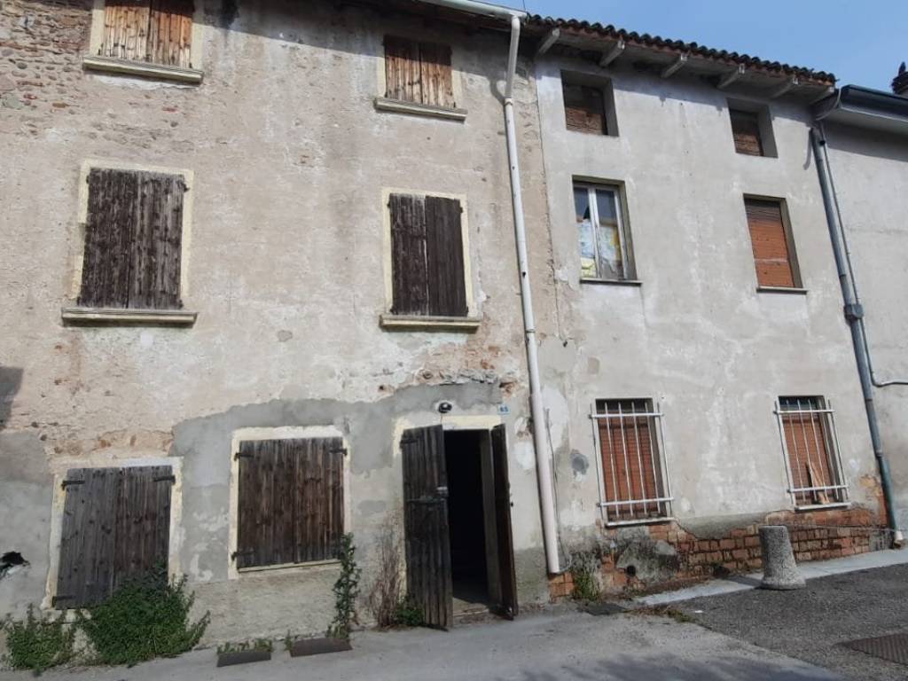 casa indipendente in vendita a Castelnuovo del Garda