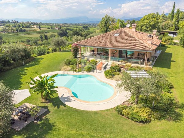 casa indipendente in vendita a Castelnuovo del Garda