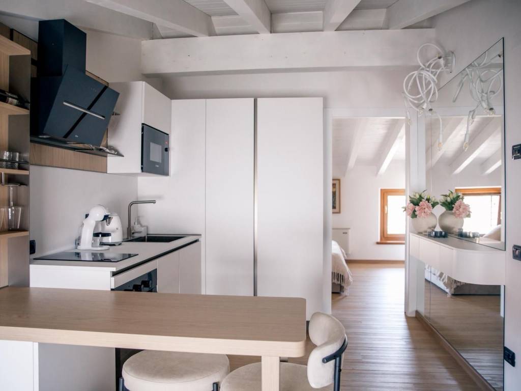intera palazzina in vendita a Castelnuovo del Garda in zona Cavalcaselle