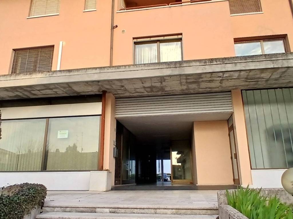 appartamento in vendita a Castelnuovo del Garda in zona Cavalcaselle