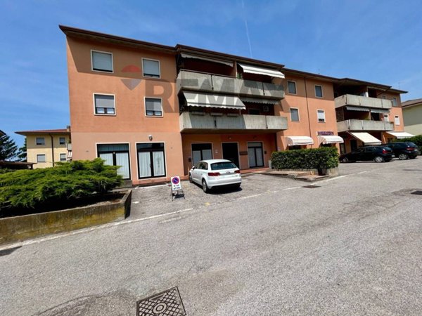 appartamento in vendita a Castelnuovo del Garda in zona Sandrà