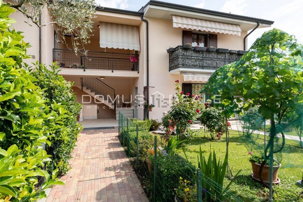 appartamento in vendita a Castelnuovo del Garda in zona Camalavicina