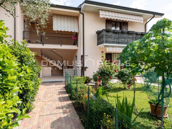 appartamento in vendita a Castelnuovo del Garda in zona Camalavicina
