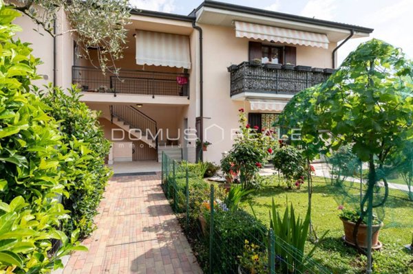 appartamento in vendita a Castelnuovo del Garda in zona Camalavicina