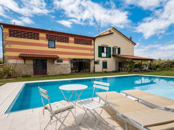 casa indipendente in vendita a Castelnuovo del Garda in zona Sandrà