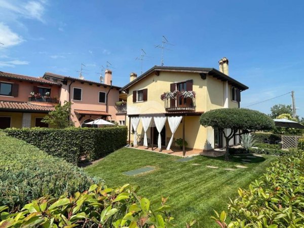 casa indipendente in vendita a Castelnuovo del Garda in zona Oliosi