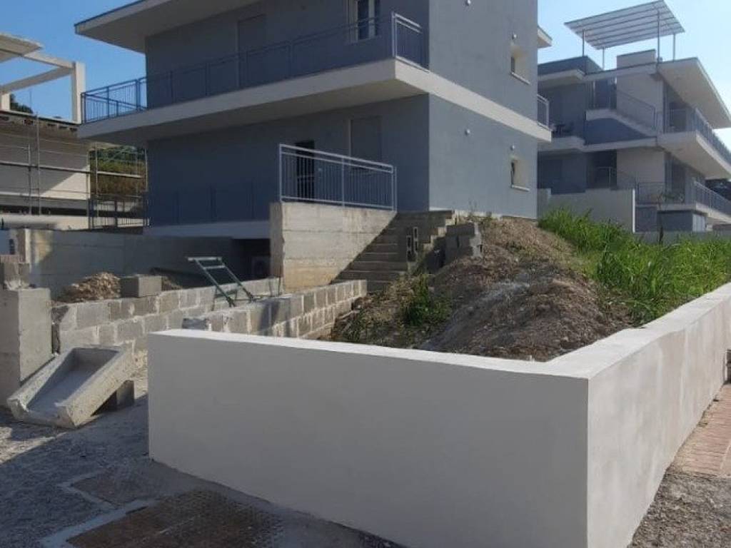 casa indipendente in vendita a Castelnuovo del Garda in zona Cavalcaselle