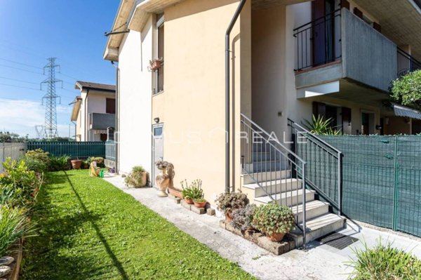 appartamento in vendita a Castelnuovo del Garda in zona Cavalcaselle