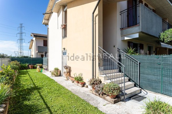 appartamento in vendita a Castelnuovo del Garda in zona Cavalcaselle