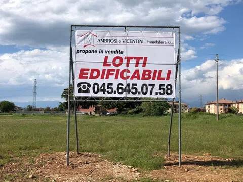 terreno edificabile in vendita a Castelnuovo del Garda in zona Cavalcaselle