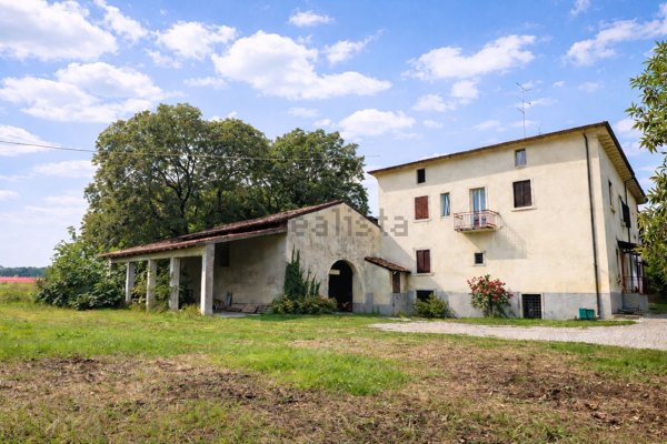 terreno agricolo in vendita a Castelnuovo del Garda in zona Cavalcaselle
