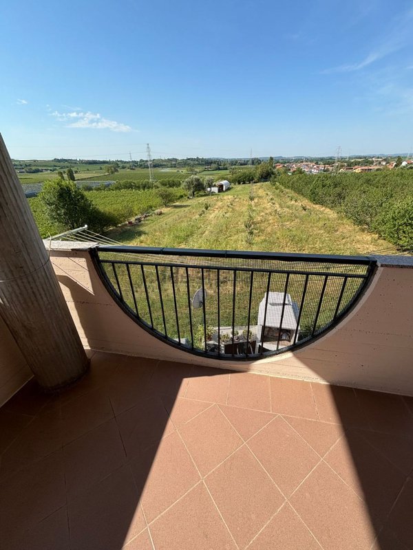 appartamento in vendita a Castelnuovo del Garda in zona Sandrà