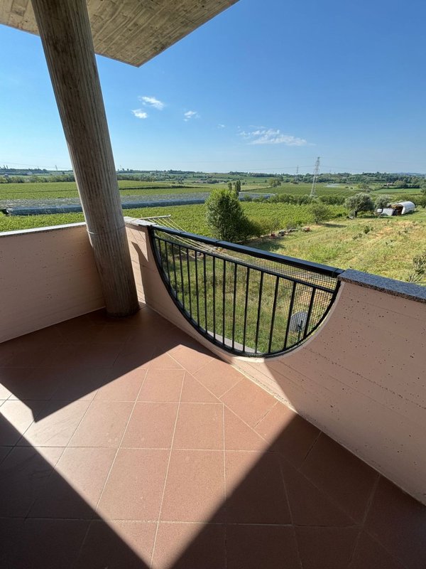 appartamento in vendita a Castelnuovo del Garda in zona Sandrà