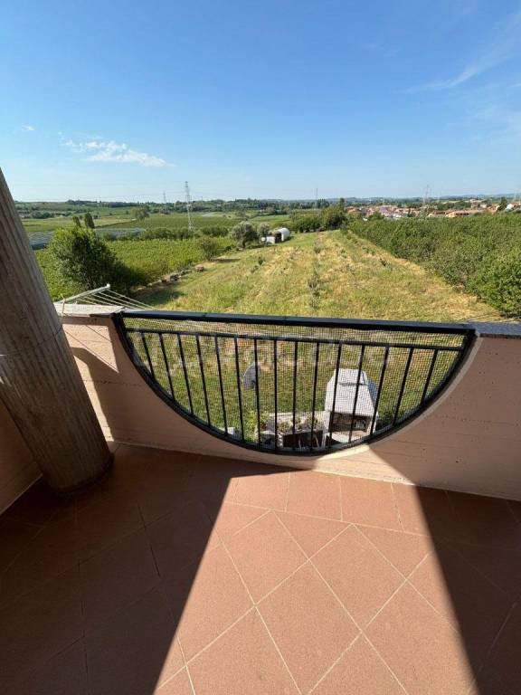appartamento in vendita a Castelnuovo del Garda in zona Sandrà