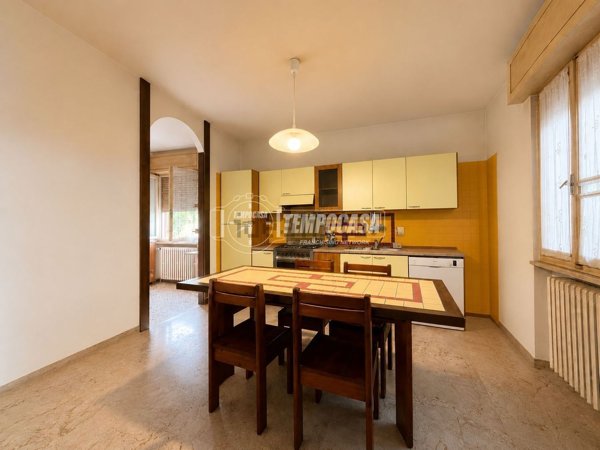 casa indipendente in vendita a Castelnuovo del Garda in zona Sandrà