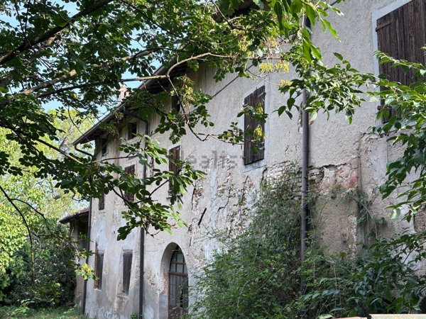 casale in vendita a Castelnuovo del Garda in zona Cavalcaselle