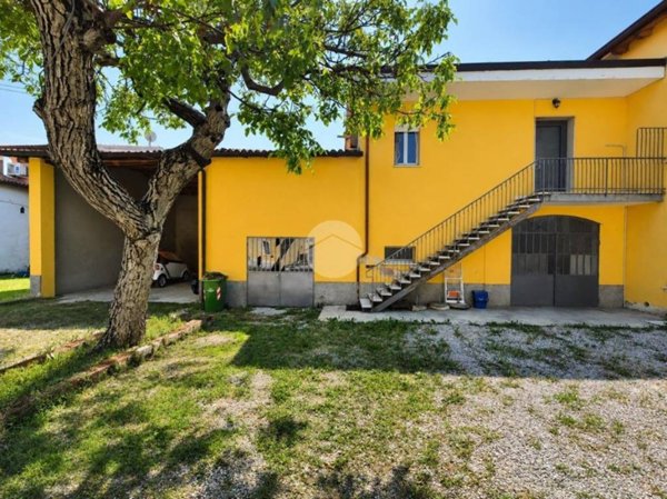 appartamento in vendita a Castelnuovo del Garda in zona Sandrà