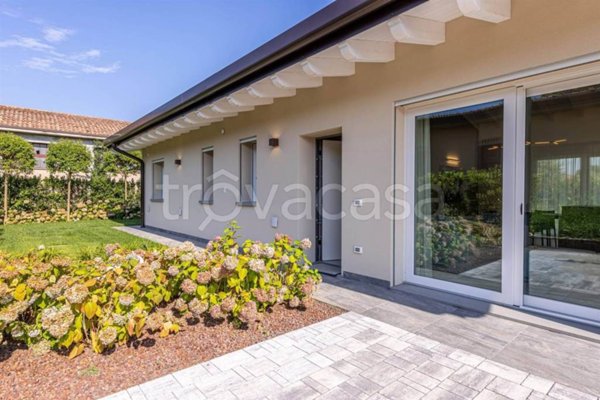 casa indipendente in vendita a Castelnuovo del Garda in zona Cavalcaselle