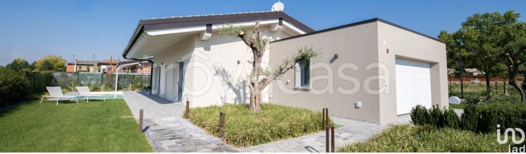 casa indipendente in vendita a Castelnuovo del Garda in zona Cavalcaselle