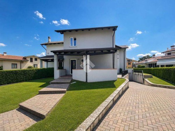 casa indipendente in vendita a Castelnuovo del Garda in zona Cavalcaselle