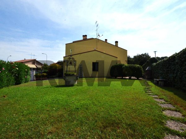 casa indipendente in vendita a Castelnuovo del Garda in zona Cavalcaselle